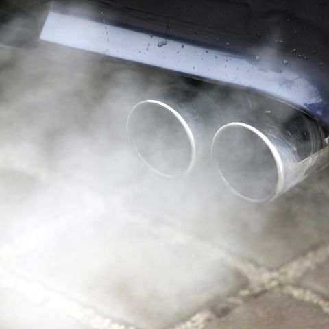 Autoabgase gelten als wichtigste Quelle von Stickstoffdioxid. Probanden sollen dem Reizgas bei Versuchen ausgesetzt worden sein