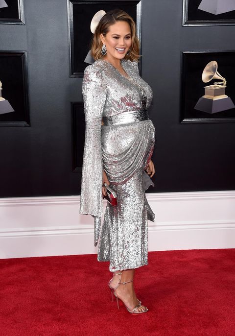 Schwarze Roben, weiße Rosen: So demonstrierten die Stars bei den