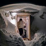 Zwei Türen, Erdwall und Schnee schützen Nilssons Vorräte vor dem Verderben