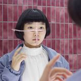 Die Selbstporträts der Japanerin sind surreal und kritisch. Das Bild "Measure" erinnert an den ständigen Druck, den vor allem viele junge Frauen verspüren, immer perfekt auf ihren Selfies in den sozialen Netzwerken auszusehen.