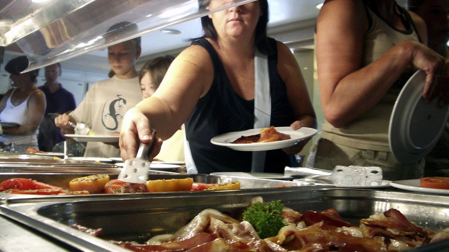 Hatte sich der Pauschalurlauber den Durchfallkeim beim Essen eingefangen? Buffet in einem Pauschalhotel auf Mallorca (Symbolbild).