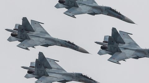 Russland: SU-27 Kampfflugzeuge in einer Kunstformation
