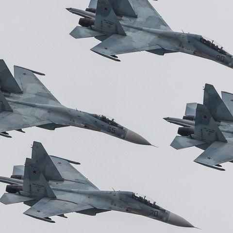 Russland: SU-27 Kampfflugzeuge in einer Kunstformation