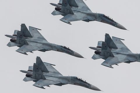 Russland: SU-27 Kampfflugzeuge in einer Kunstformation