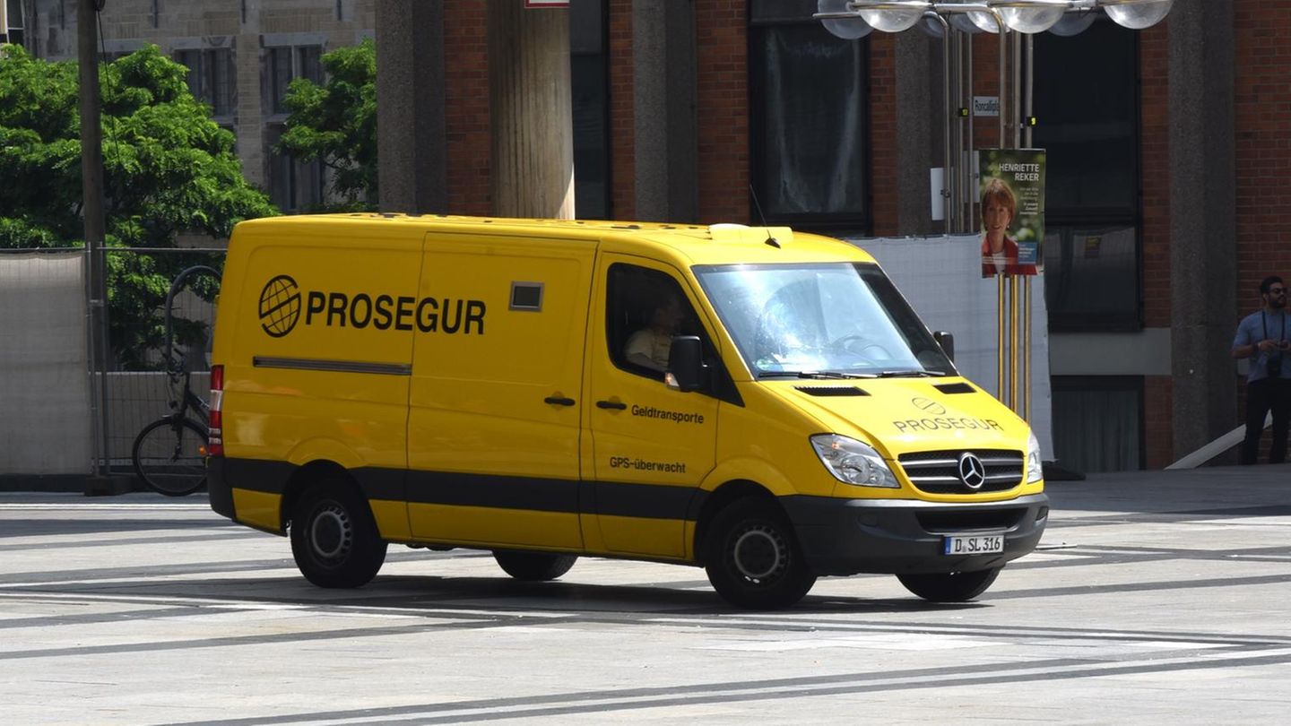 Ein Geldtransporter der Firma "Prosegur"