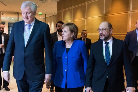 Horst Seehofer (CSU, l.), Angela Merkel (CDU) und Martin Schulz (SPD): Einigung beim Familiennachzug