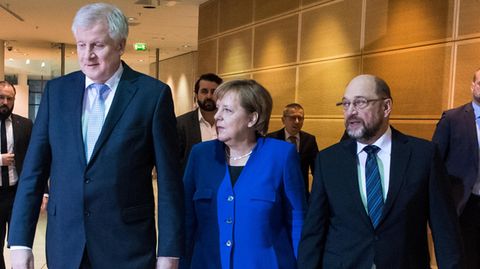 Horst Seehofer (CSU, l.), Angela Merkel (CDU) und Martin Schulz (SPD): Einigung beim Familiennachzug