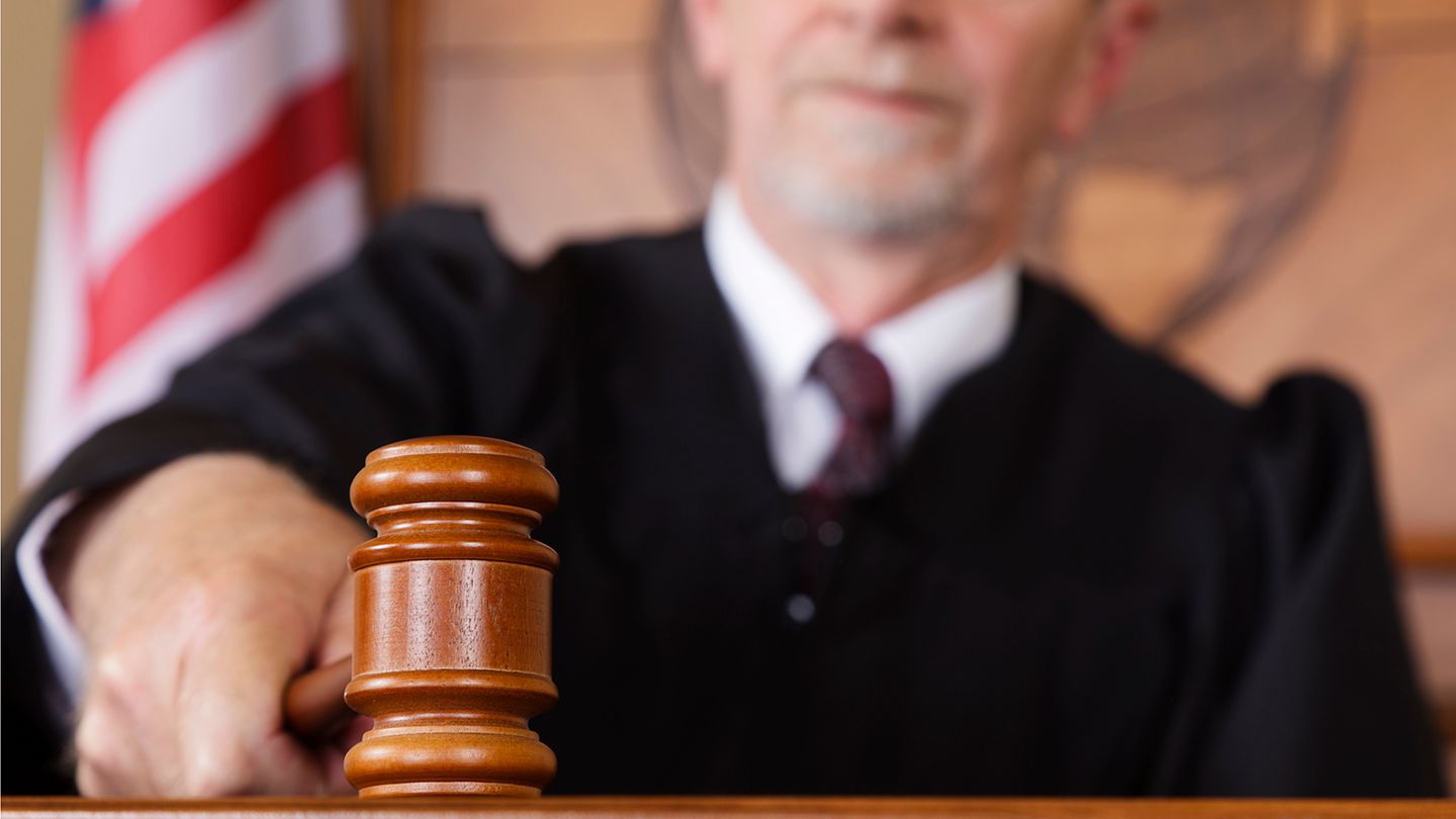 Ein Richter im Gerichtssaal (Symbolbild)