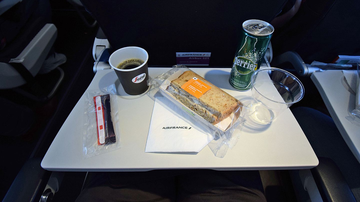 Air France, Economy Class: Barcelona - Paris