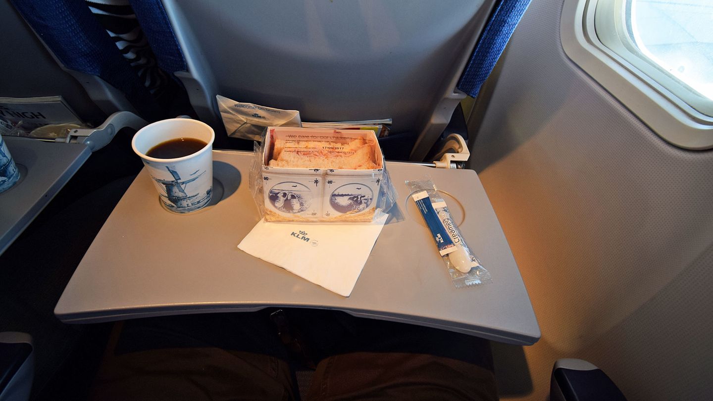 KLM, Economy Class: Hamburg - Amsterdam