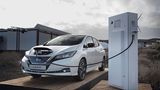 An einer Schnelladesäule lässt sich der Akku des Nissan Leaf in weniger als einer Stunde neu laden