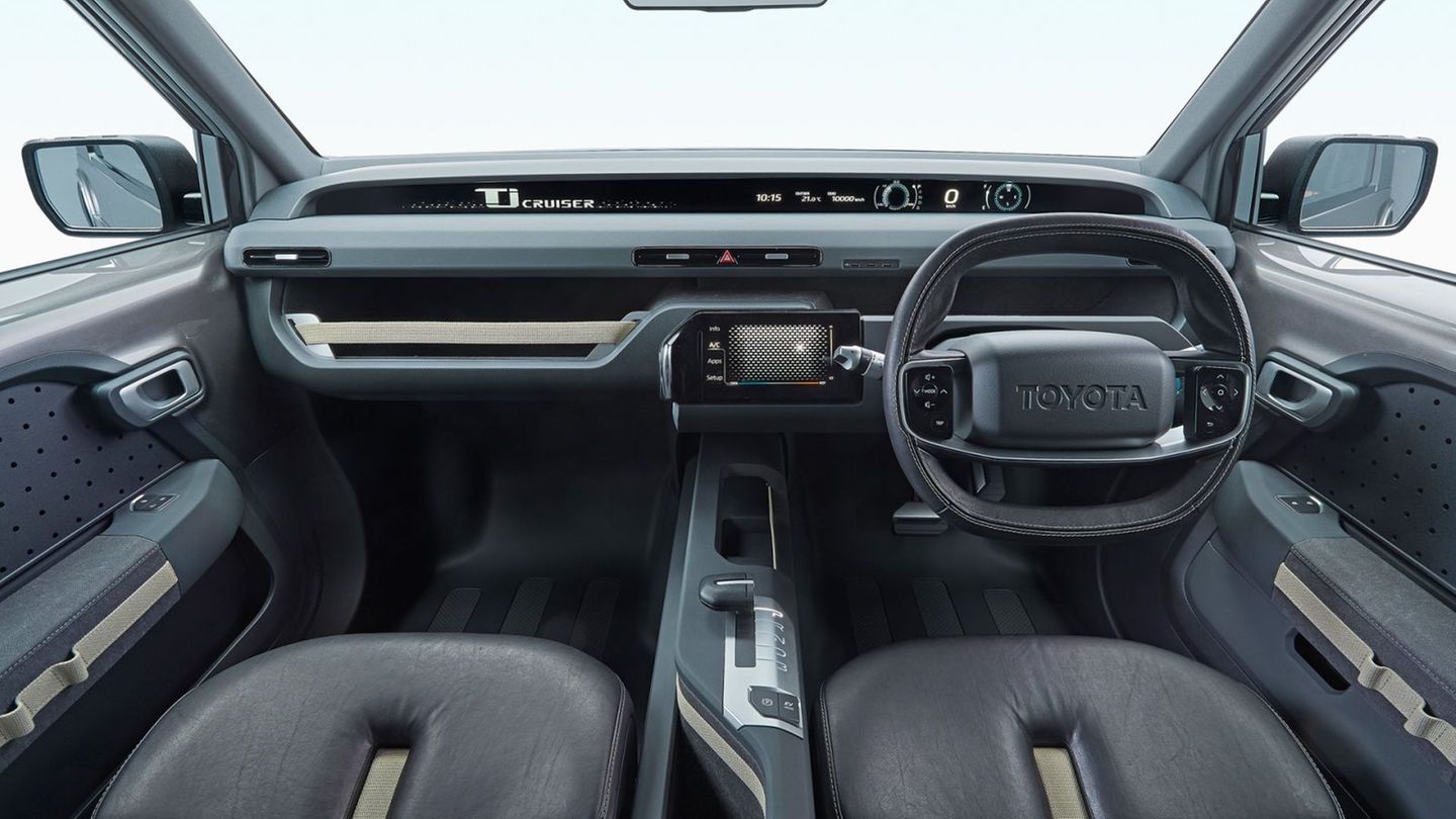Der Toyota TJ Cruiser zeigt ein aufgeräumtes Cockpit.