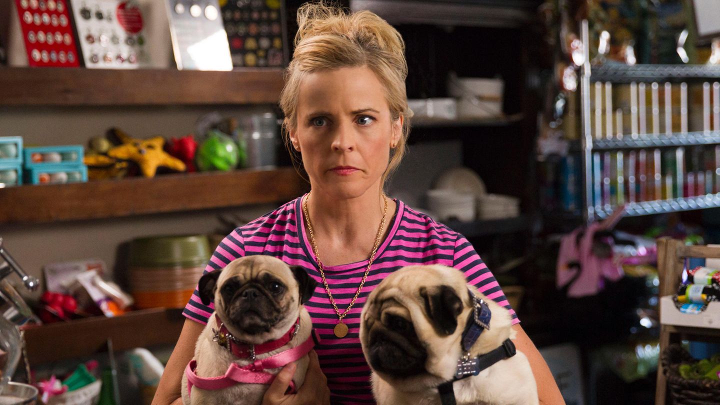"Lady Dynamite"-Hauptdarstellerin Maria Bamford mit ihren beiden Hunden