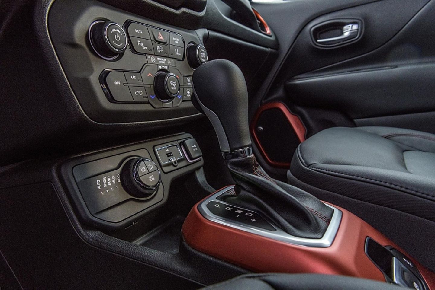 Der Jeep Renegade Trailhawk kommt mit 9-Stufen-Automatik