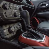 Der Jeep Renegade Trailhawk kommt mit 9-Stufen-Automatik