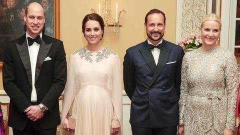Das Herzogspaar von Cambridge und das norwegische Kronprinzenpaar auf dem Festbankett in Oslo
