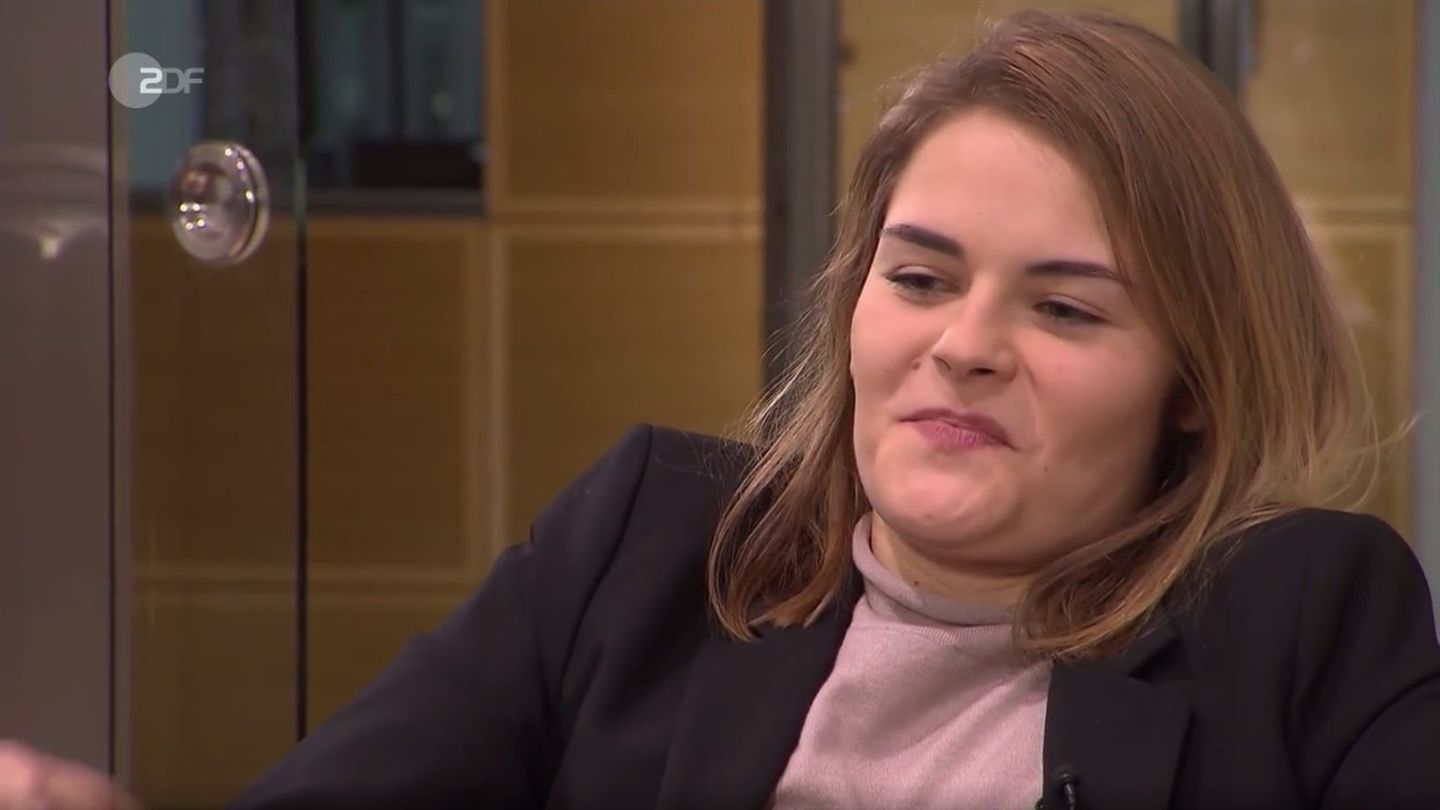 Hazel Brugger sieht bei der Heute Show alles andere als glücklich aus