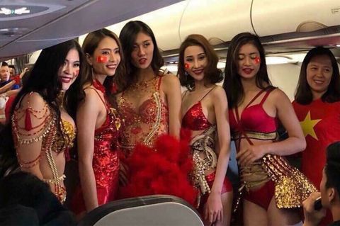 Vietjet: Airline im Shitstorm: Bikini-Parade für Fußballteam sorgt für Ärger