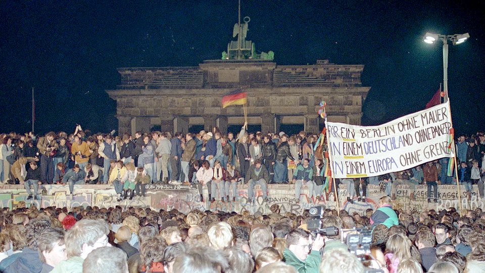 Letzter Toter an der Berliner Mauer: Vor 30 Jahren wurde Chris Gueffroy an der Mauer erschossen – der stern sprach danach mit den Grenzsoldaten Letzter Toter an der Berliner Mauer: Vor 30 Jahren wurde Chris Gueffroy an der Mauer erschossen – der stern sprach danach mit den Grenzsoldaten