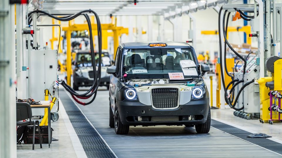 E-Mobilität: Die Fabrik für das neue Taxi von LEVC befindet sich nordöstlich des Stadtzentrums von Coventry. Das Foto zeigt ein fast fertig montiertes Modell Die Fabrik für das neue Taxi von LEVC befindet sich nordöstlich des Stadtzentrums von Coventry. Das Foto zeigt ein fast fertig montiertes Modell