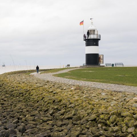 Der schwarz-weiße Leuchtturm von Wremen.