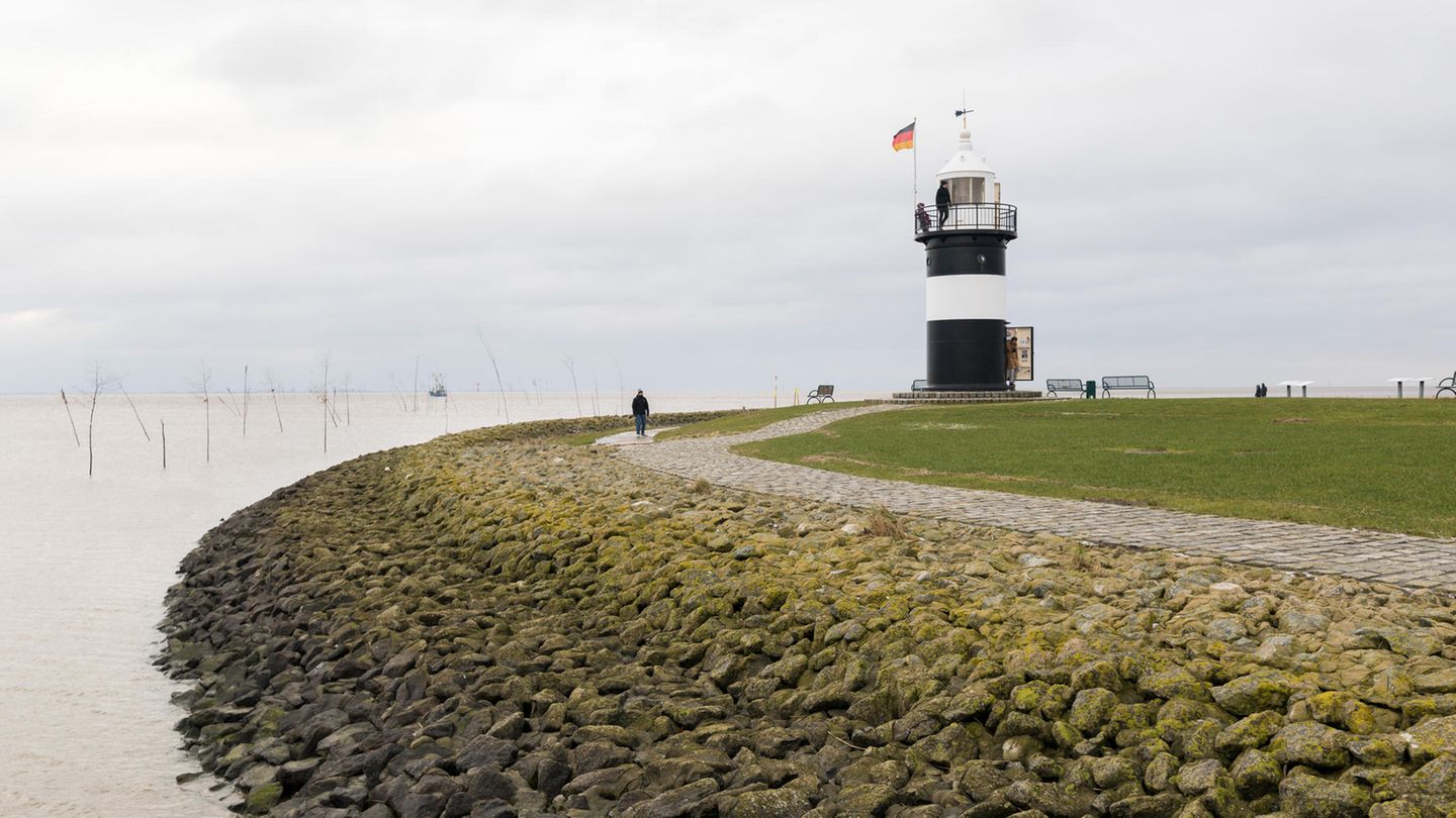 Der schwarz-weiße Leuchtturm von Wremen.
