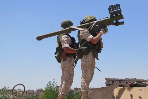 Russische Sodaten mit einer 9K333 Verba in Syrien-