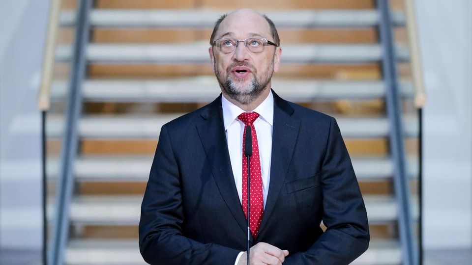 Der SPD-Parteivorsitzende Martin Schulz spricht bei den Koalitionsverhandlungen von CDU, CSU und SPD in der SPD-Parteizentrale