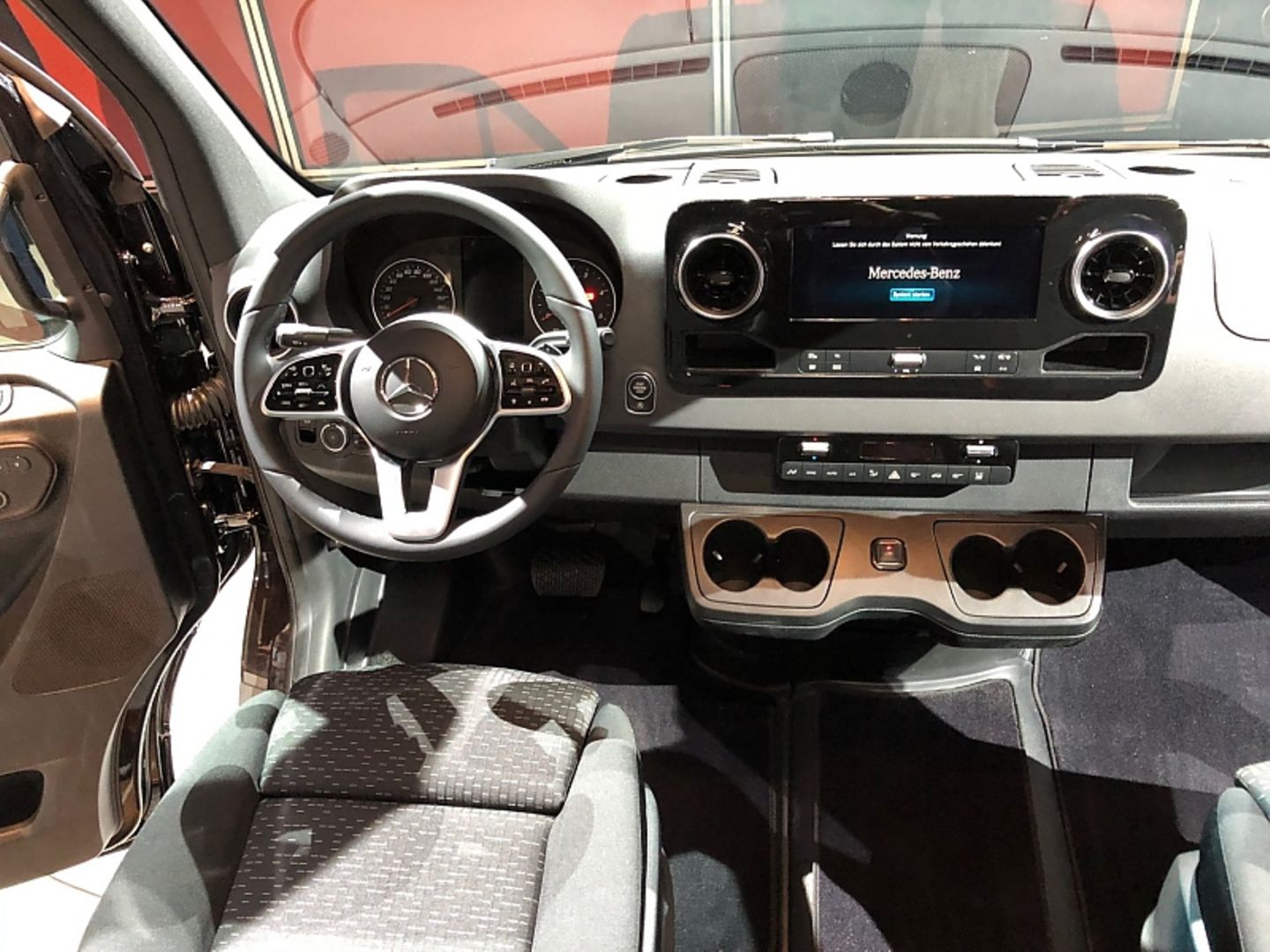 Weltpremiere Mercedes Sprinter Duisburg 2018