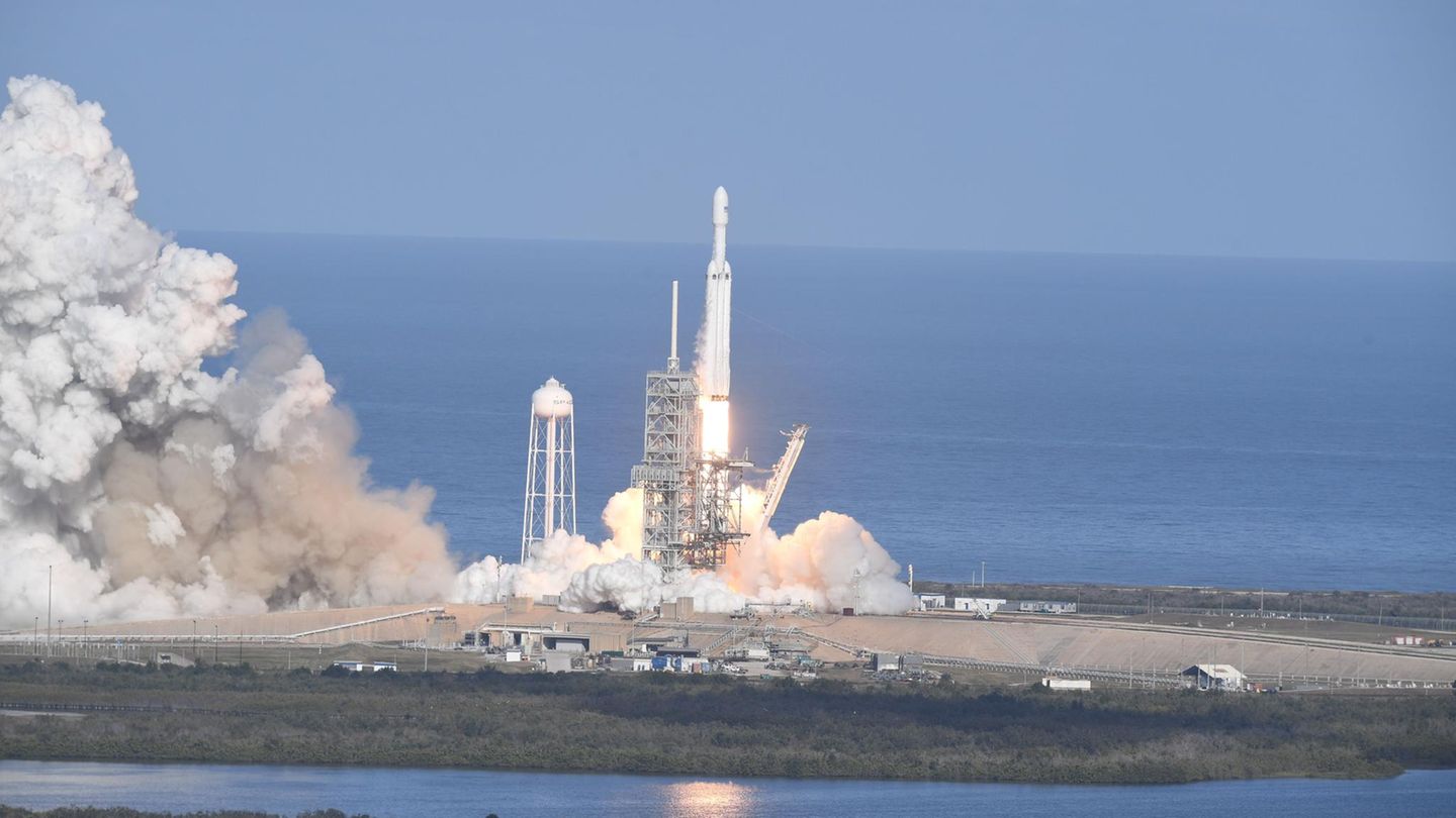 SpaceX "Falcon Heavy"