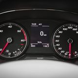 Klar und übersichtlich: Die Rundinstrumente im Seat Arona TDI