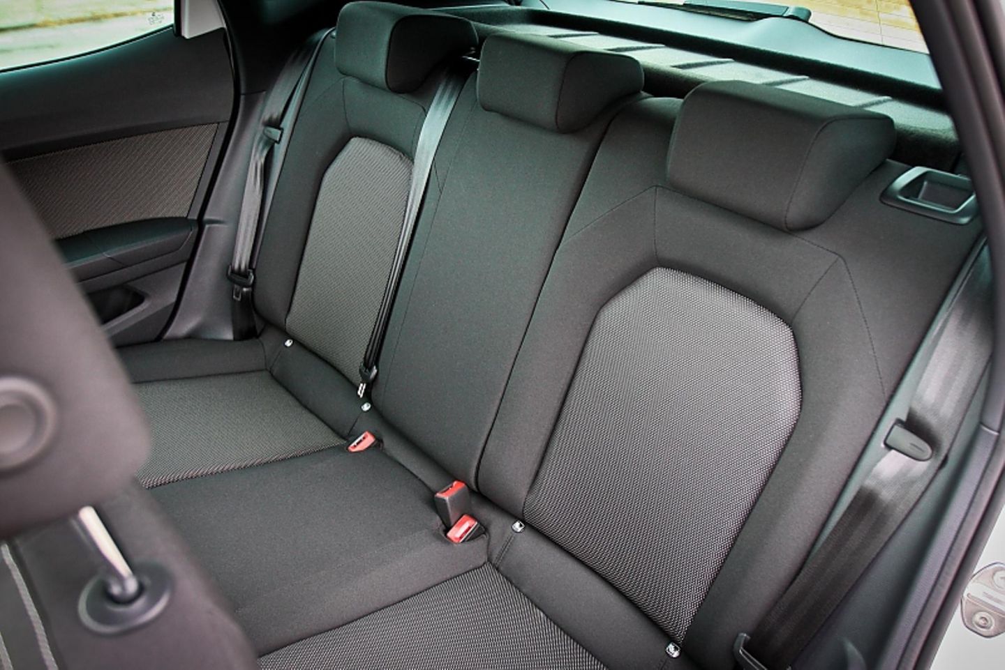 Auch im Fond des Seat Arona TDI gibt es ein ordentliches Platzangebot