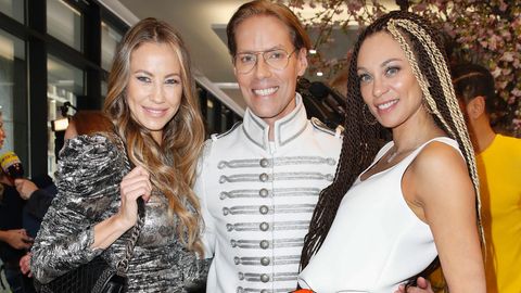Alessandra Meyer-Wölden (li.) mit Lilly Becker und Jens Hilbert