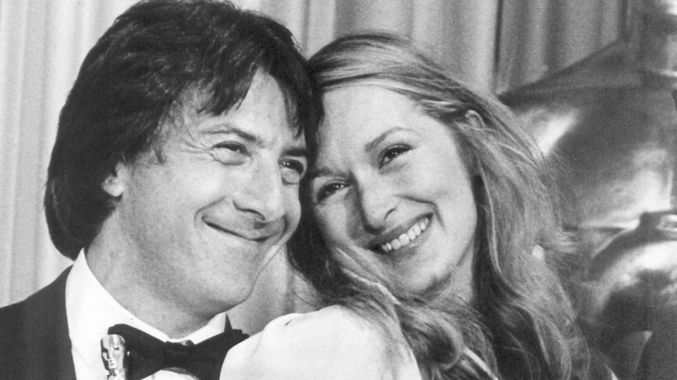 Dreifache Oscargewinnerin: 1979 drehte sie mit Dustin Hoffman "Kramer gegen Kramer". Hoffman wurde am Set übergriffig, wofür er sich später entschuldigte 1979 drehte sie mit Dustin Hoffman "Kramer gegen Kramer". Hoffman wurde am Set übergriffig, wofür er sich später entschuldigte