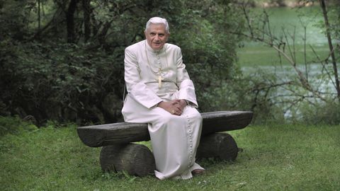 Seit seinem Rücktritt lebt Benedikt zurückgezogen hinter Vatikanmauern in einem Kloster (Symbolbild)