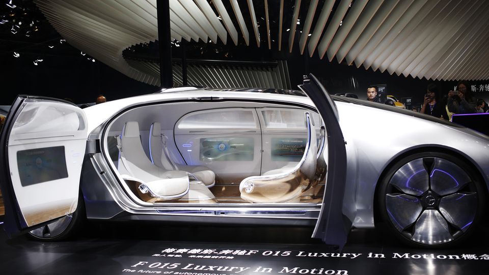 Autonomes Fahren: Der Mercedes F 015, der etwa für das Jahr 2030 konzipiert wurde Der Mercedes F 015, der etwa für das Jahr 2030 konzipiert wurde