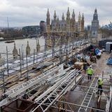 Das Dach aus viktorianischer Zeit gleicht einer ordinären Baustelle