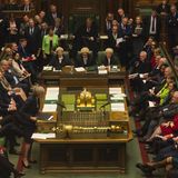 Vor allem mittwochs um zwölf wird es eng, wenn die Premierministerin die Fragen der Opposition beantwortet