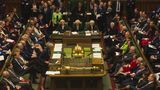 Vor allem mittwochs um zwölf wird es eng, wenn die Premierministerin die Fragen der Opposition beantwortet