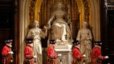 Die Yeomen Warders durchsuchen wie jedes Jahr seit 1605 vor der Ankunft der Queen das Parlament