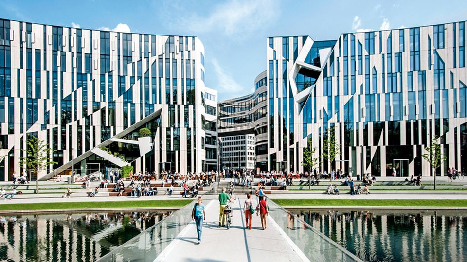 Unternehmer Kurt Zech: Auch das Einkaufszentrum Kö-Bogen in Düsseldorf ist ein Zech-Projekt Auch das Einkaufszentrum Kö-Bogen in Düsseldorf ist ein Zech-Projekt