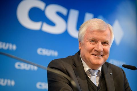 Horst Seehofer bei einer Pressekonferenz