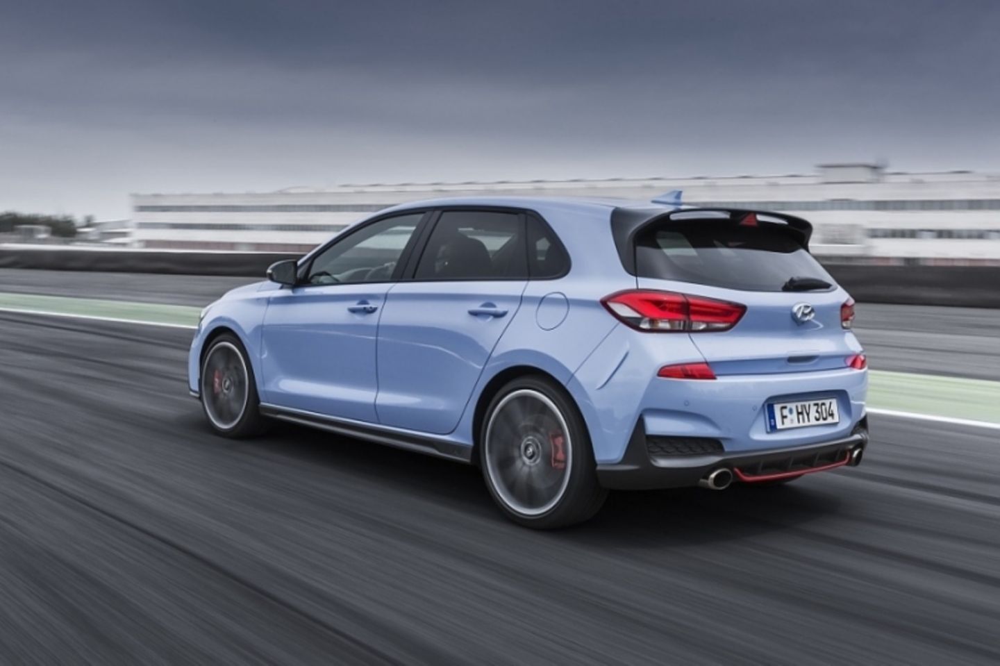 Der Hyundai i30 N Performance hat eine elektronisch geregelte Differentialsperre, einen Sportauspuff und kräftige, standfeste Bremsen Der Hyundai i30 N Performance hat eine elektronisch geregelte Differentialsperre, einen Sportauspuff und kräftige, standfeste Br