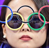 Klassiker: Die Olympia-Brille darf niemals fehlen, niemals!