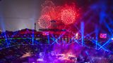 Kawumm: Das olympische Feuer wird vom Feuerwerk während der Eröffnungsfeierlichkeiten überstrahlt
