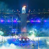 Bombastisch: Die Eröffnungsfeier war wie immer ein gigantisches Licht- und Feuerwerks-Spektakel, aber hübsch anzuschauen