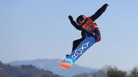 Südkorea, Pyeongchang: Snowboard Slopestyle Training im Bogwang Schnee-Park. Katie Ormerod aus Großbritannien in Aktion.