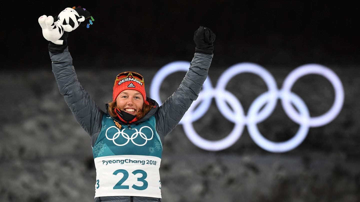 Laura Dahlmeier feiert ihre Olympia-Goldmedaille