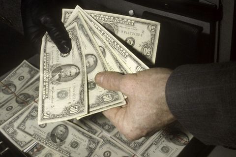 Ein Koffer voller US-Dollar (Symbolbild)