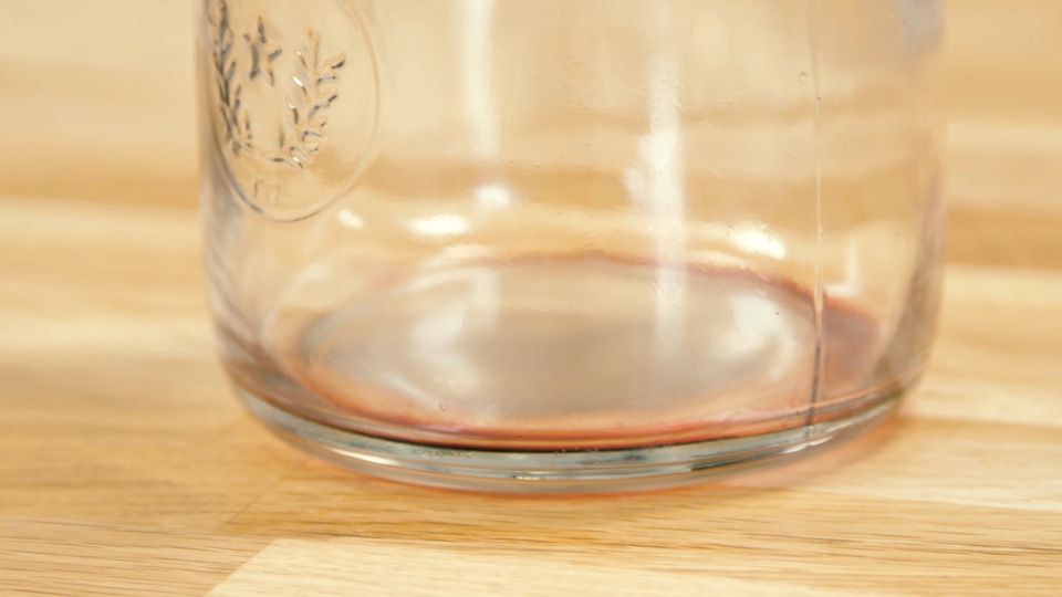 Wein- oder Kalkrückstände: So säubern Sie eine Karaffe ohne nerviges Schrubben Wein- oder Kalkrückstände: So säubern Sie eine Karaffe ohne nerviges Schrubben